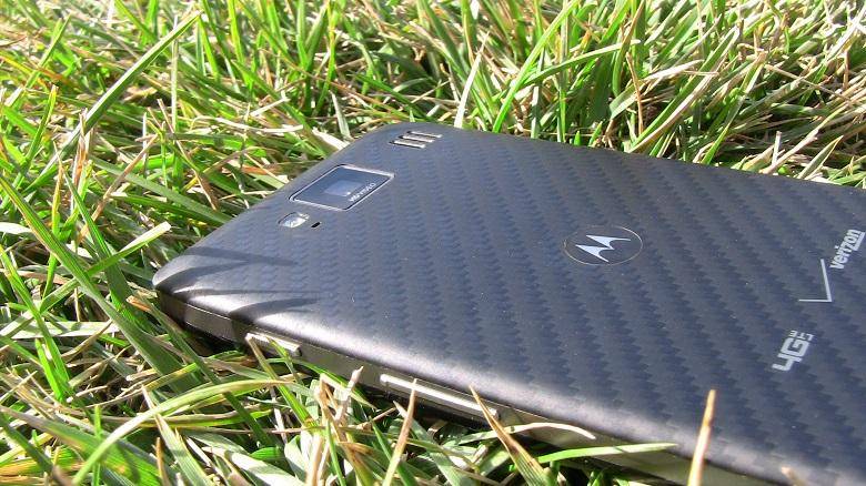 We love the soft-touch of the fingerprint-proof Kevlar backing.