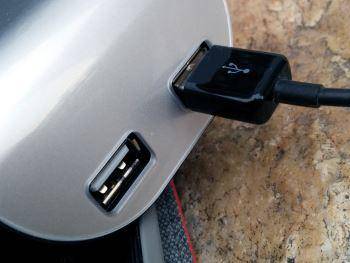 ZAGG sparq 6000 usb ports