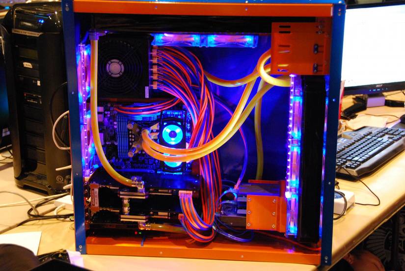 Water Cooled PC, By Dave Monk [CC BY-SA 2.0 (http://creativecommons.org/licenses/by-sa/2.0)], via Wikimedia Commons
