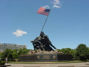 US Marine Corps War Memorial (Iwo Jima Monument) near Washington DC, by Christopher Hollis for Wdwic Pictures - Own work for Wdwic Pictures. Public Domain, https://commons.wikimedia.org/w/index.php?curid=11934564